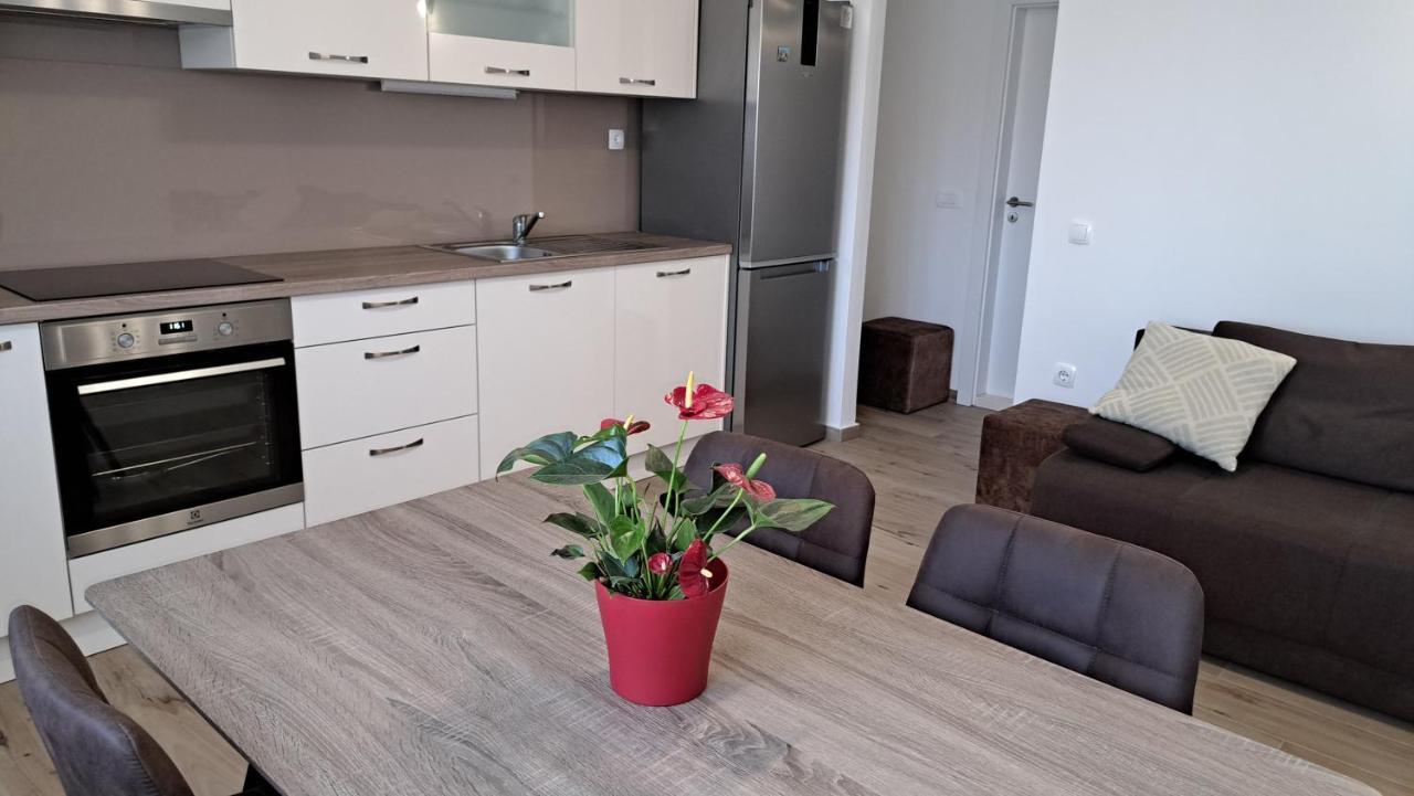 Holiday Apartman Kaštela Esterno foto
