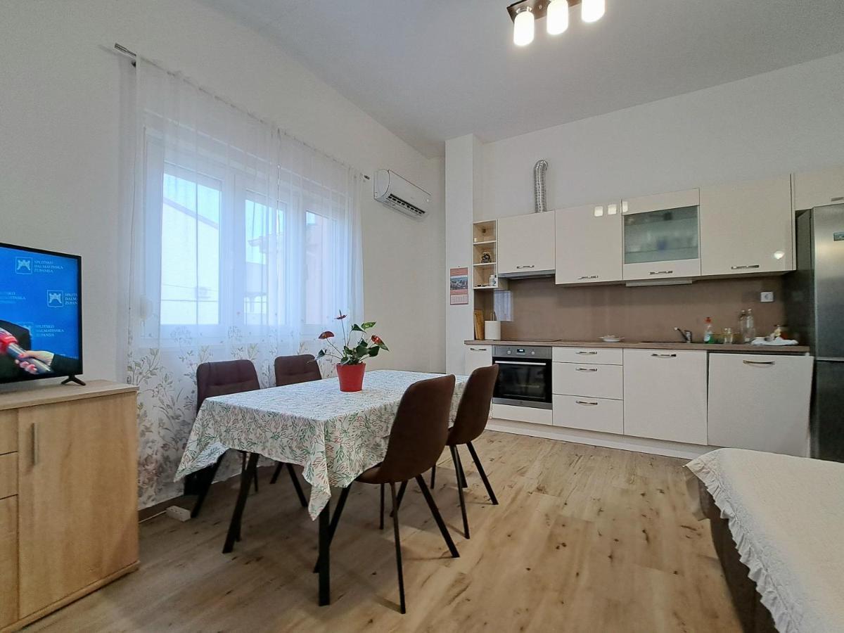 Holiday Apartman Kaštela Esterno foto