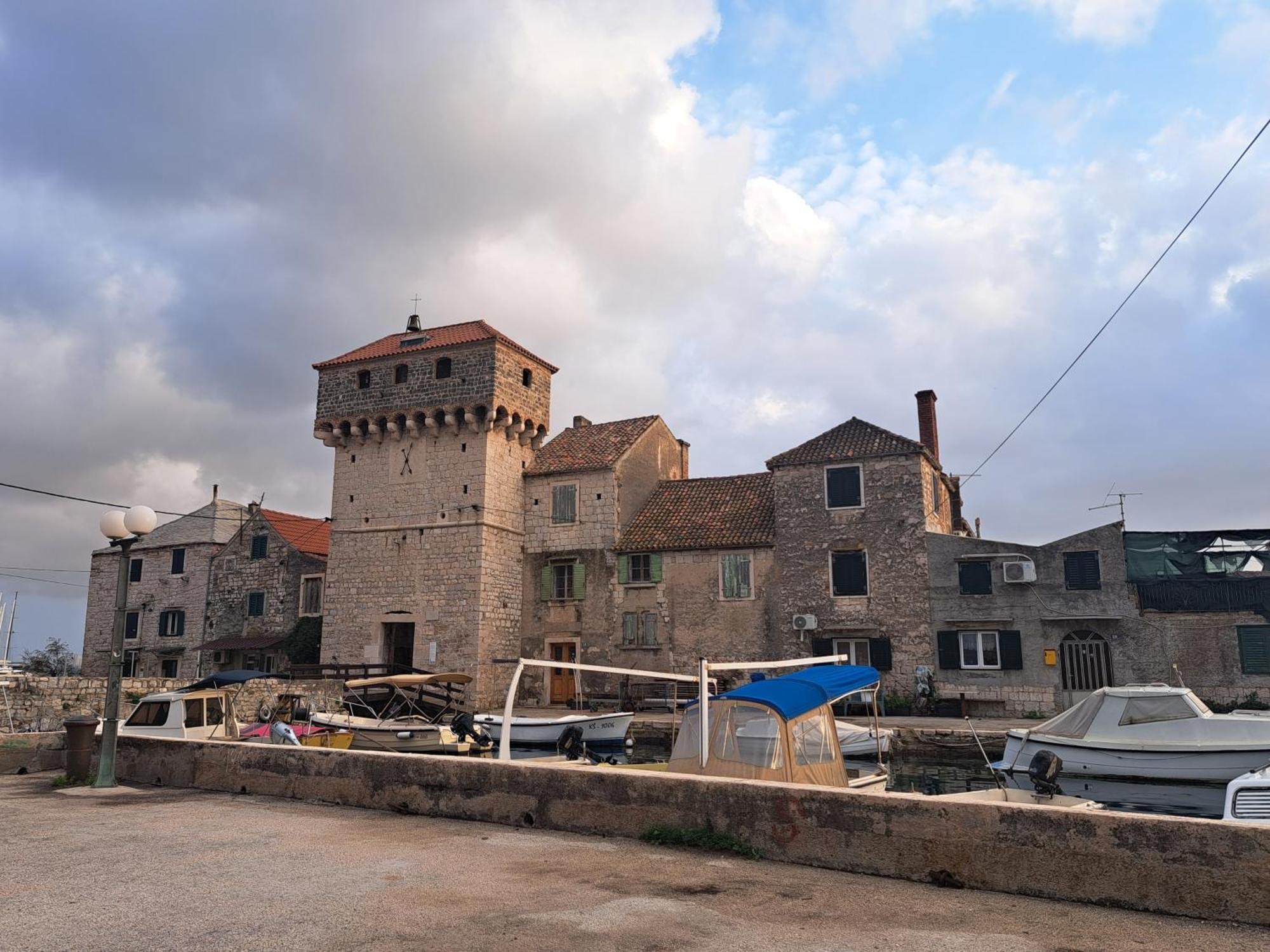 Holiday Apartman Kaštela Esterno foto